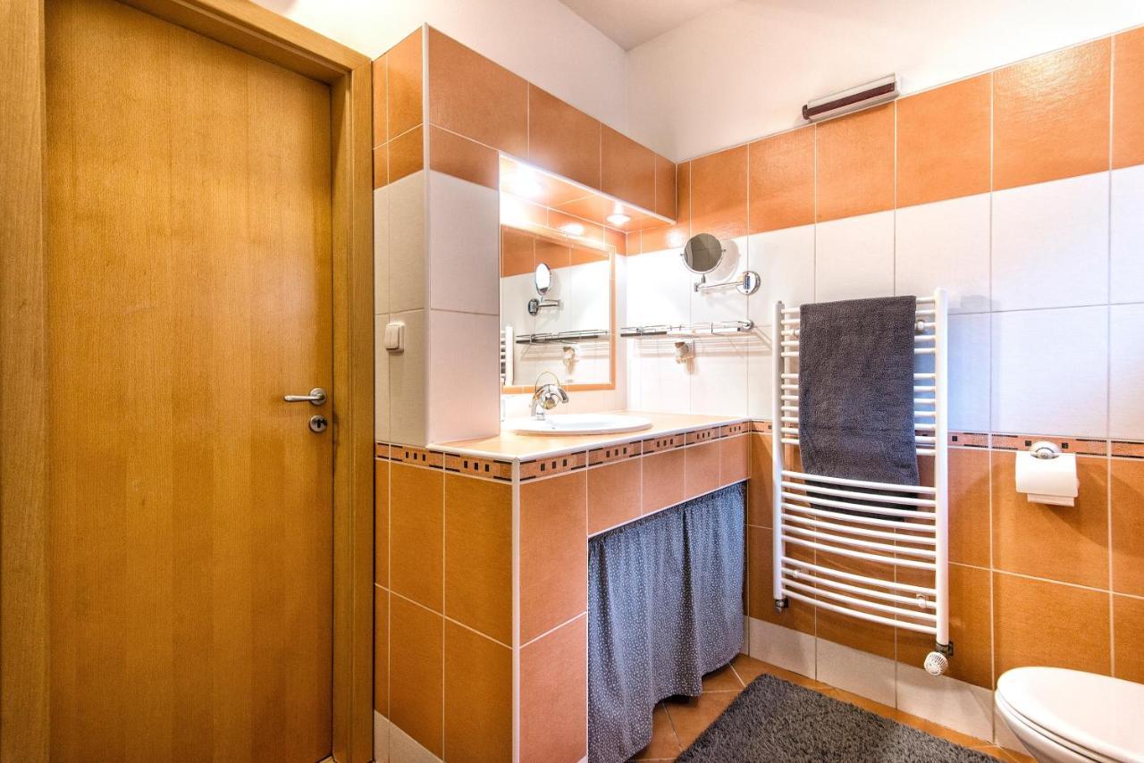 Apartment Neratovice Екстер'єр фото
