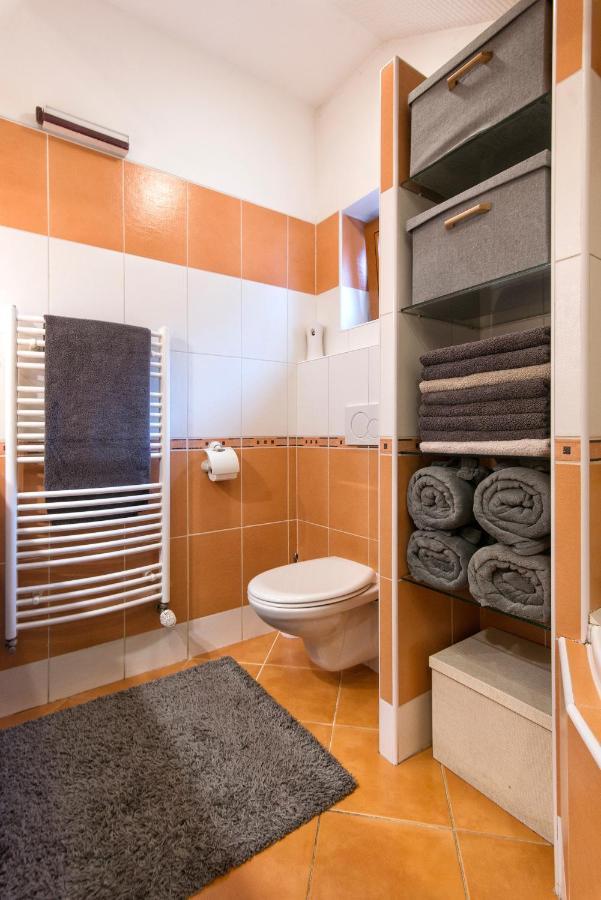 Apartment Neratovice Екстер'єр фото